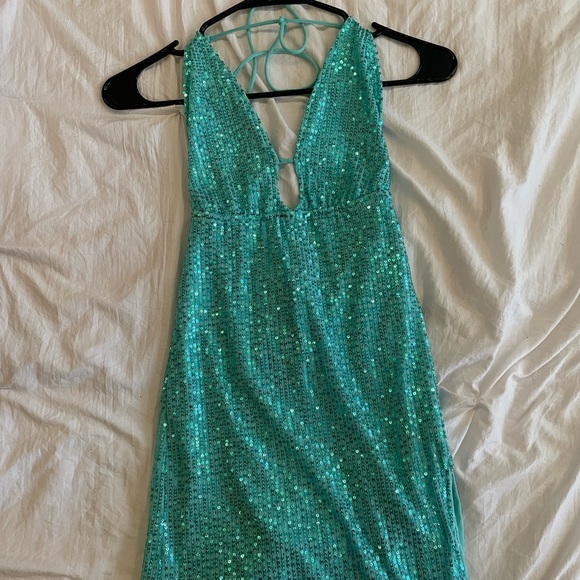 Motel Rocks Bernoki Mini Dress in Drape Sequin Blue (XS) - Picture 5 of 6